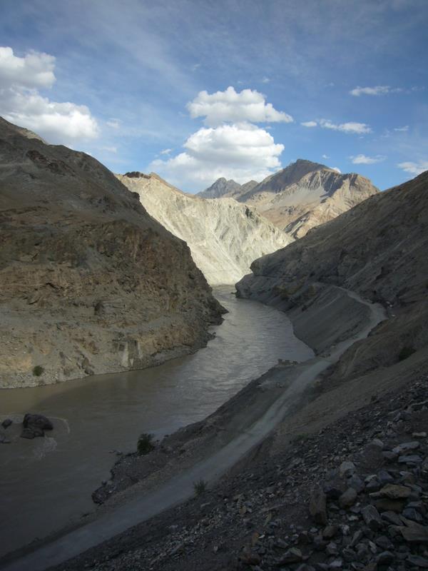 With good views of the coffee coloured Zanskar river.